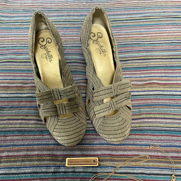 ANTHROPOLOGIE SEYCHELLES EVELINA DOUBLE BOW HEELS - Picture 1 of 16